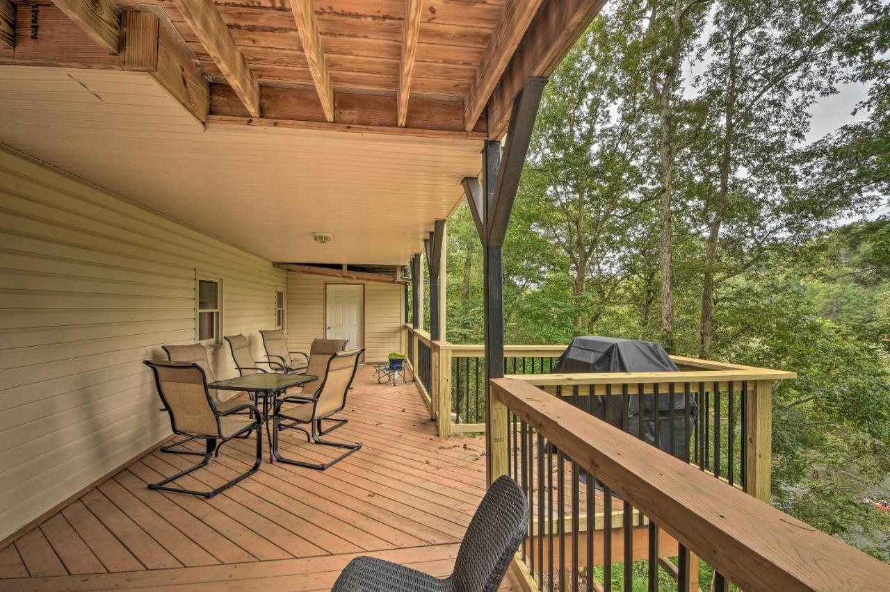Spacious Riverfront Retreat With Deck And Hot Tub Ellijay Exterior photo